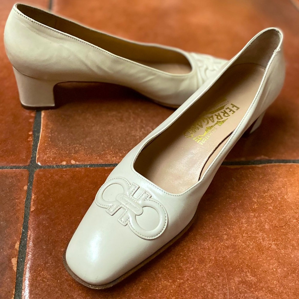 Vintage Salvatore Ferragamo | Classic Cream Pumps